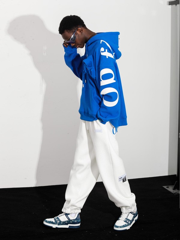 SUDADERA CON CAPUCHA