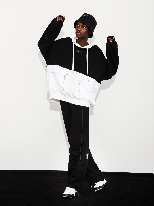 SUDADERA CON CAPUCHA