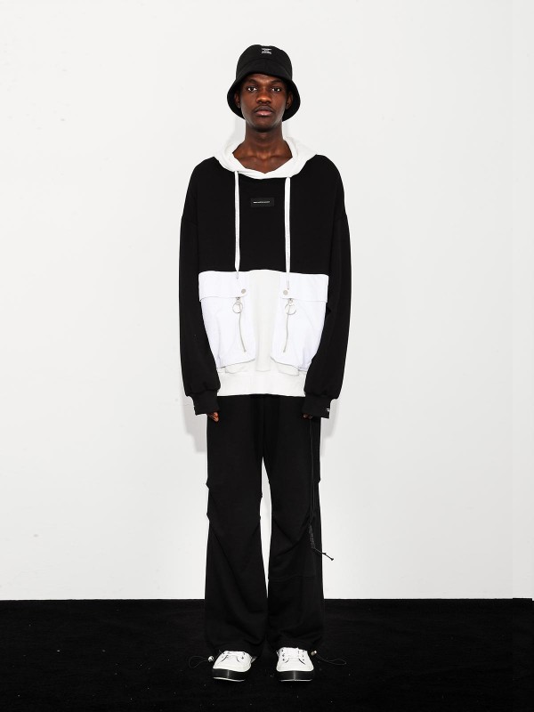 SUDADERA CON CAPUCHA