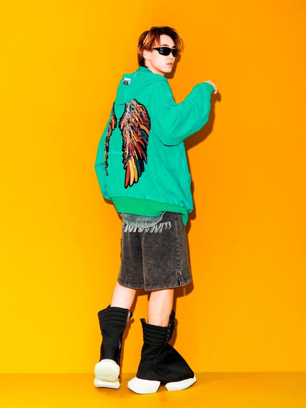 SUDADERA ALAS CON CAPUCHA