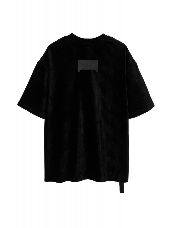 CAMISETA CON MINIATURA Y CADENA