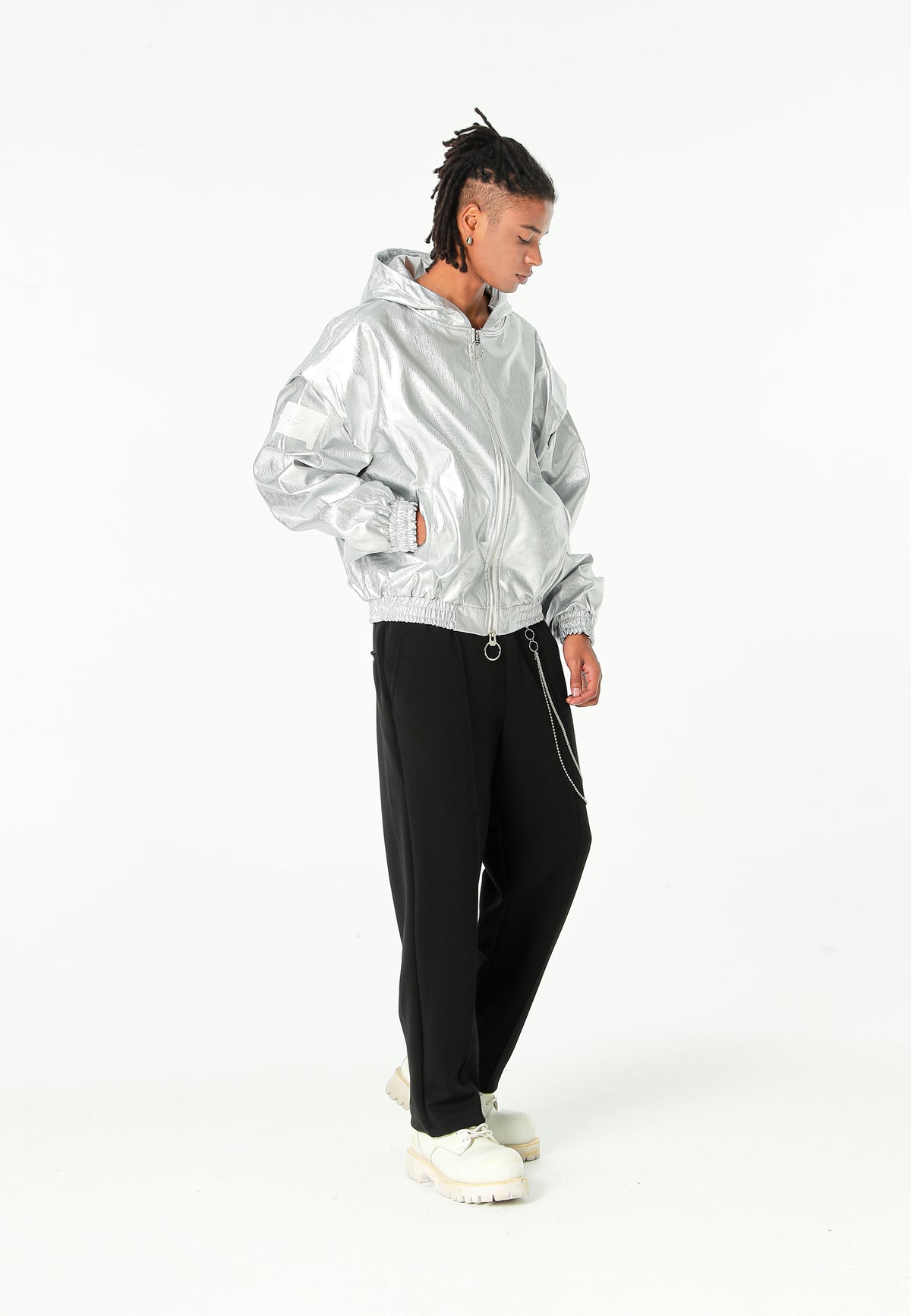 Chaqueta Bomber efecto piel con capucha y hombreras | MWM [PS_COLORS:SILVER]