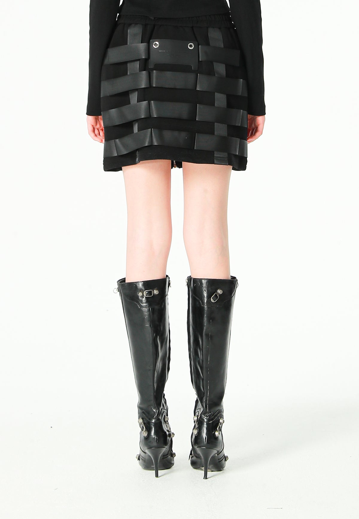 Minifalda con cintas industriales entrelazadas | MWM [PS_COLORS:BLACK]