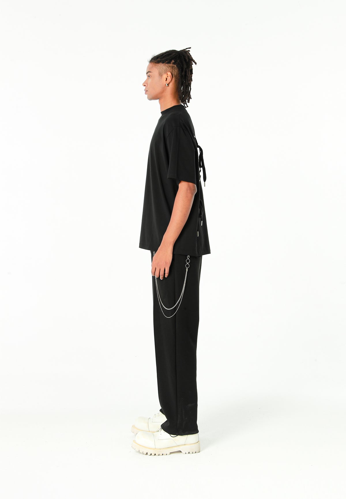 Camiseta Relaxed Fit con manga caída y X de cordones cruzados | MWM [PS_COLORS:BLACK]