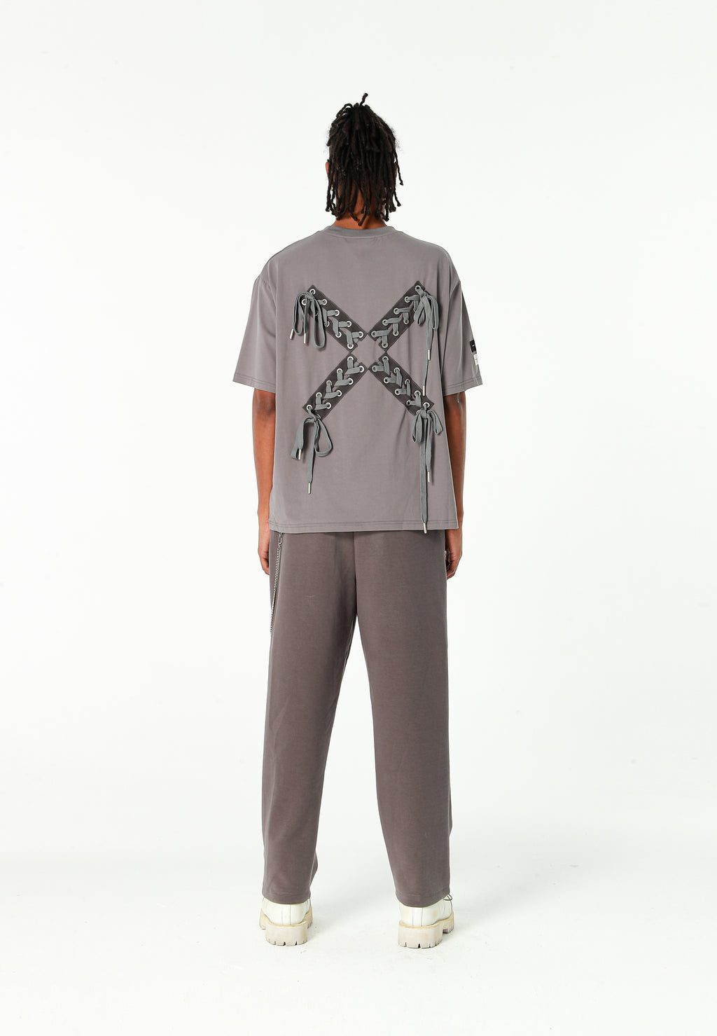 Camiseta Relaxed Fit con manga caída y X de cordones cruzados | MWM [PS_COLORS:GREY]