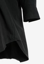 Camisa básica de mujer con corte asiático, pliegues y escote | MWM [PS_COLORS:BLACK]