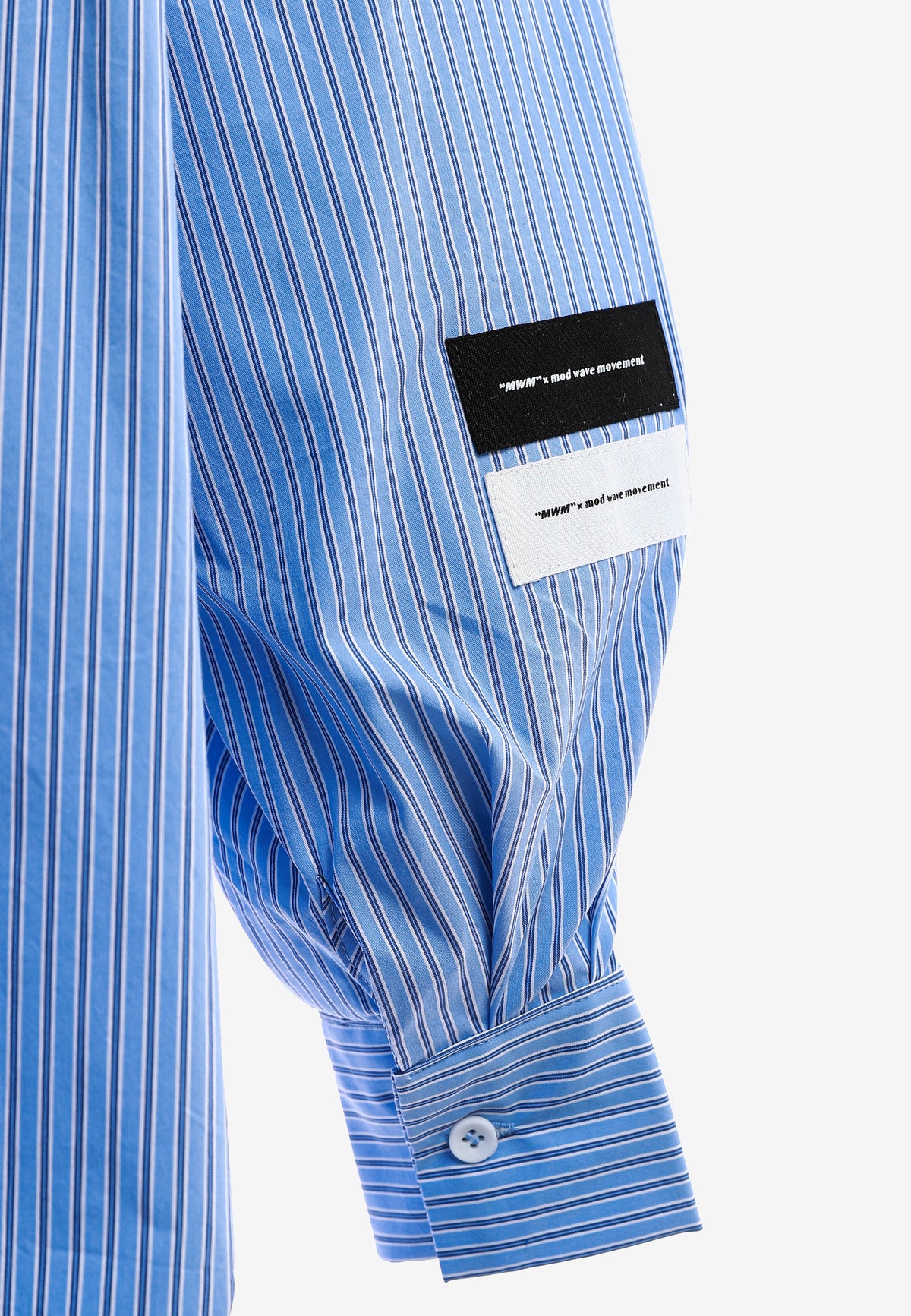 Camisa básica de mujer con corte asiático, pliegues y escote | MWM [PS_COLORS:BLUE]