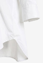 Camisa básica de mujer con corte asiático, pliegues y escote | MWM [PS_COLORS:WHITE]