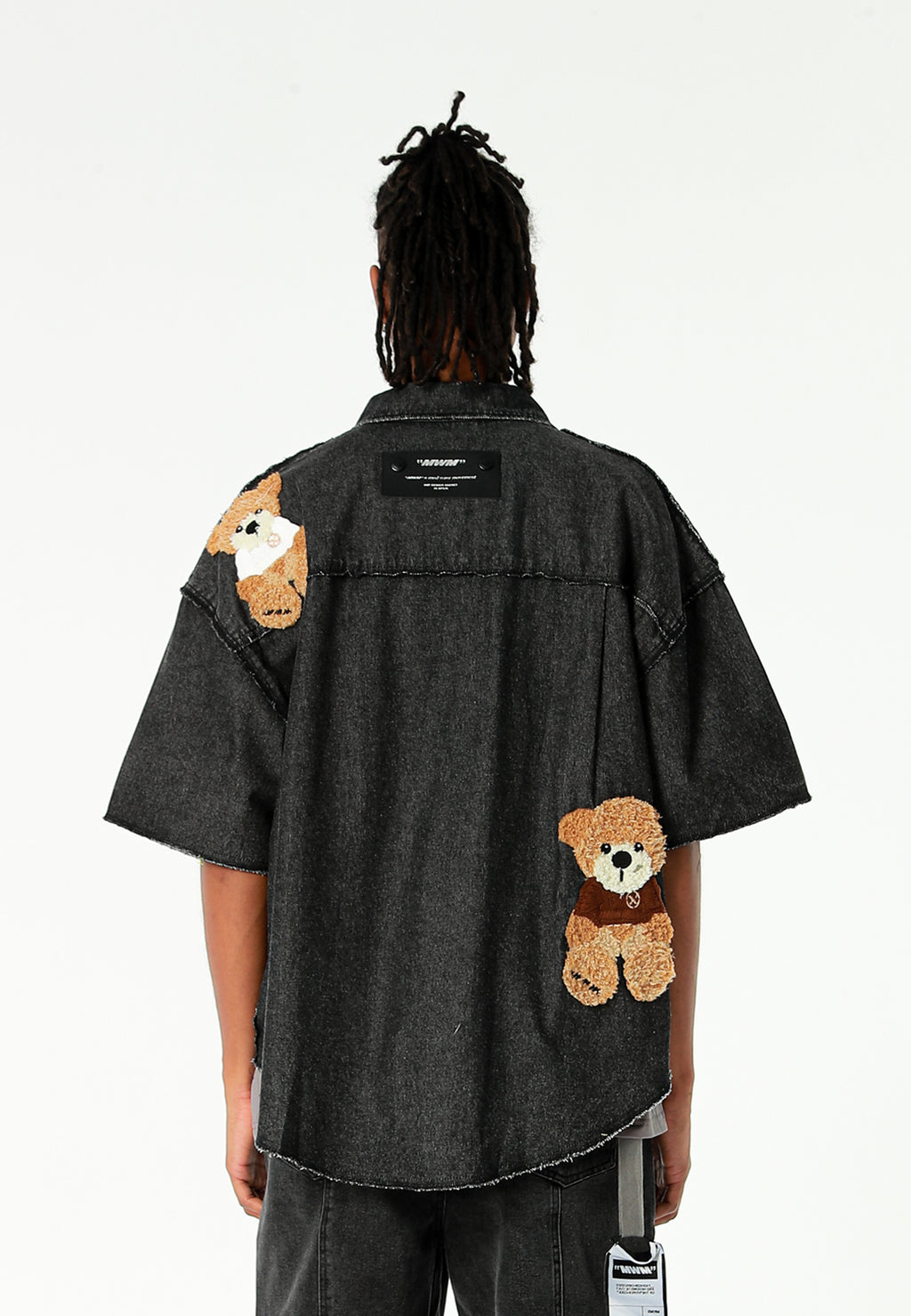 Camisa vaquera TEDDY de corte relajado con parches Teddy en frontal y espalda | MWM [PS_COLORS:BLACK]