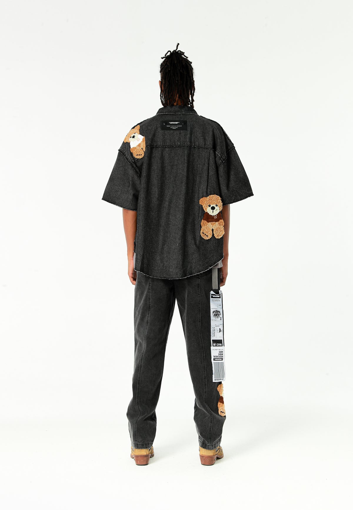 Camisa vaquera TEDDY de corte relajado con parches Teddy en frontal y espalda | MWM [PS_COLORS:BLACK]