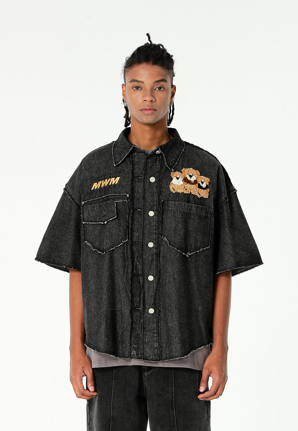 Camisa vaquera TEDDY de corte relajado con parches Teddy en frontal y espalda | MWM [PS_COLORS:BLACK]