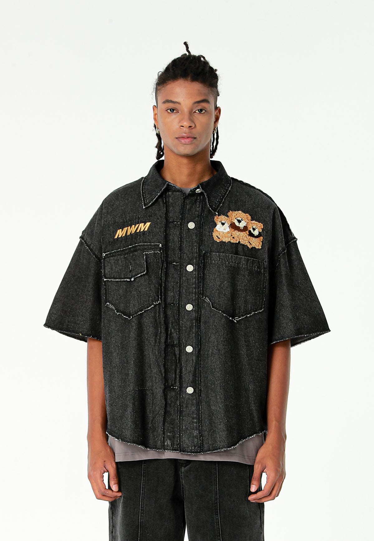 Camisa vaquera TEDDY de corte relajado con parches Teddy en frontal y espalda | MWM [PS_COLORS:BLACK]