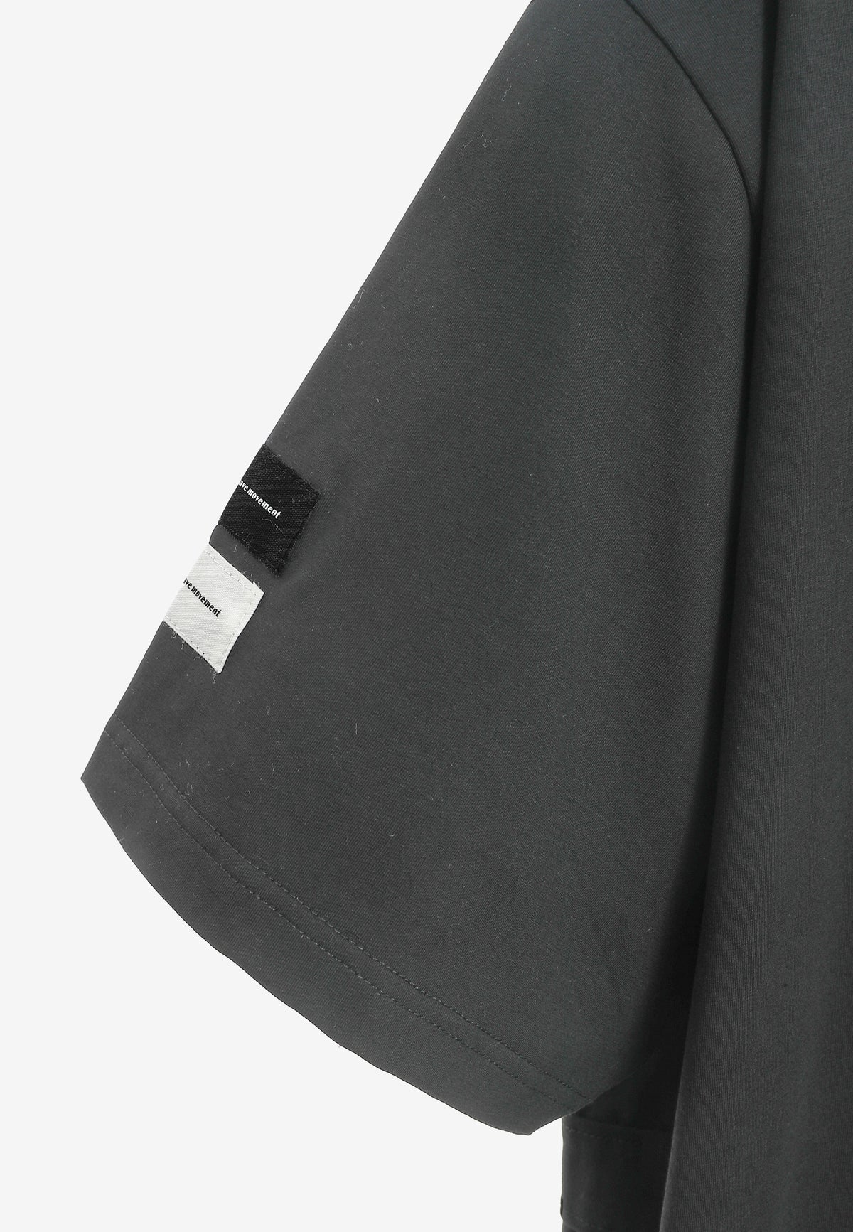 Camiseta de corte relajado con diseño entrelazado y tachuelas en los hombros | MWM [PS_COLORS:GREY]