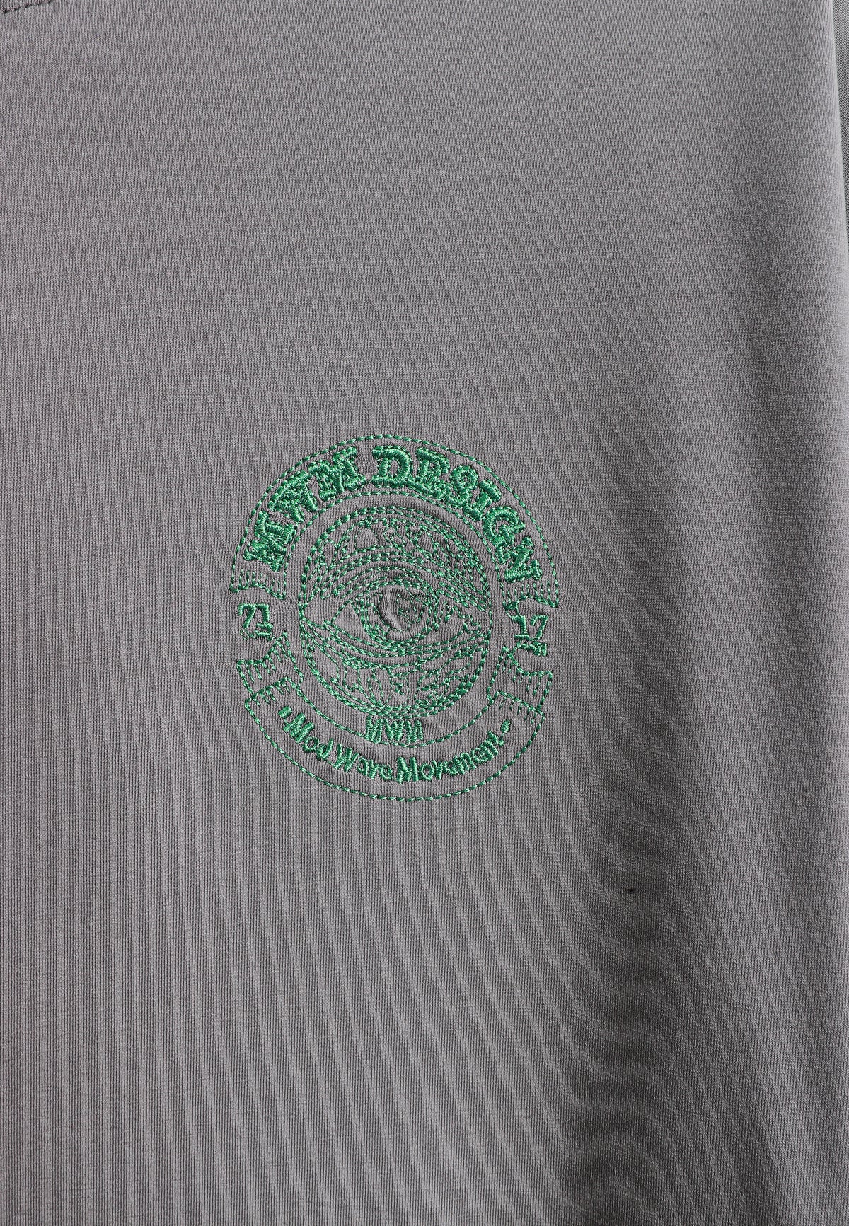 Camiseta de corte regular con motivo Eye MWM bordado en pecho y espalda | MWM [PS_COLORS:GREY]
