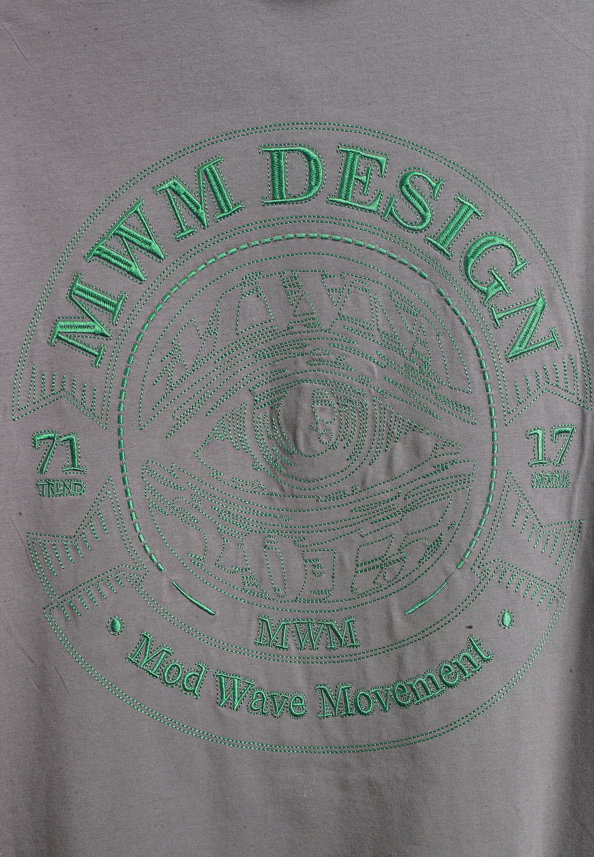 Camiseta de corte regular con motivo Eye MWM bordado en pecho y espalda | MWM [PS_COLORS:GREY]