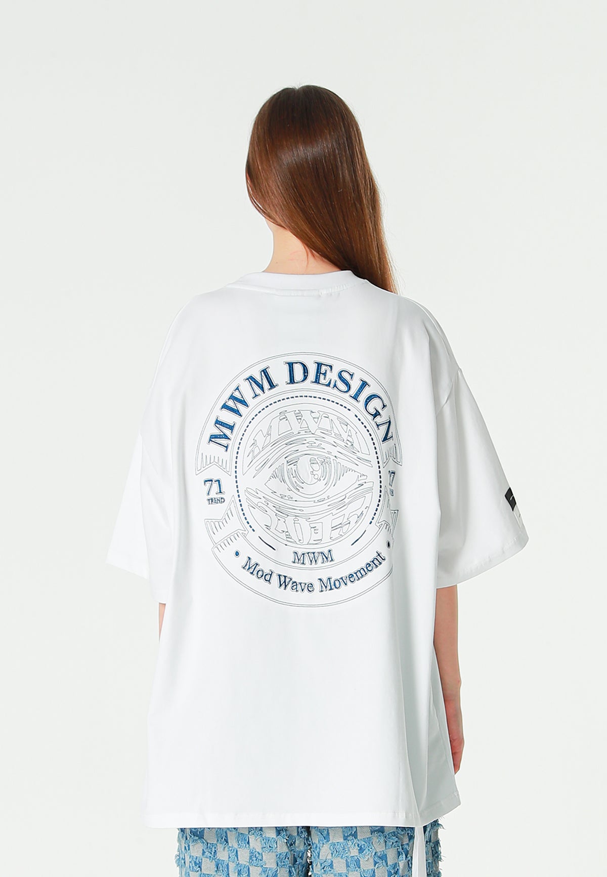 Camiseta de corte regular con motivo Eye MWM bordado en pecho y espalda | MWM [PS_COLORS:WHITE]
