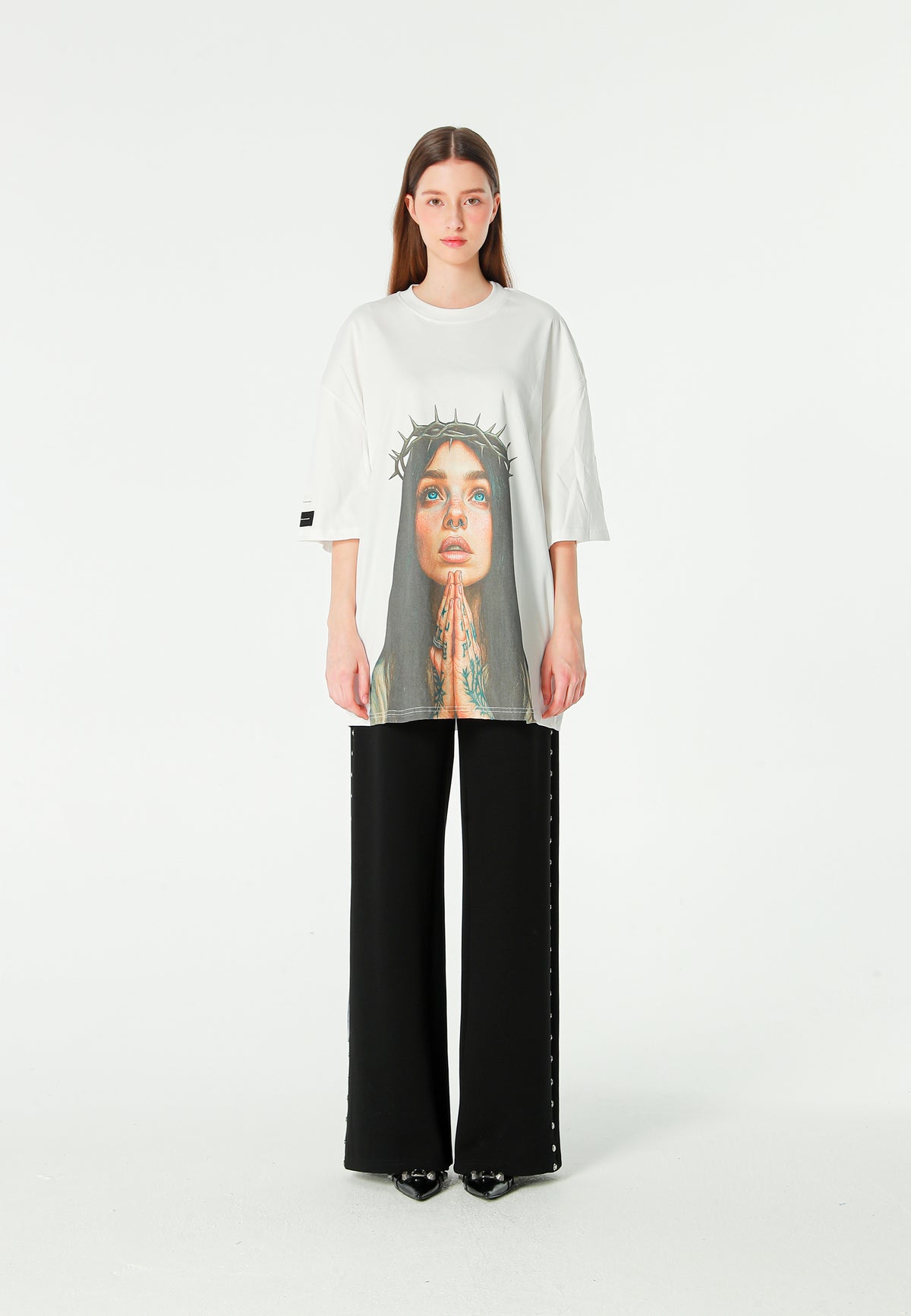 Camiseta Faces de algodón mercerizado con print de gran formato | MWM [PS_COLORS:WHITE]