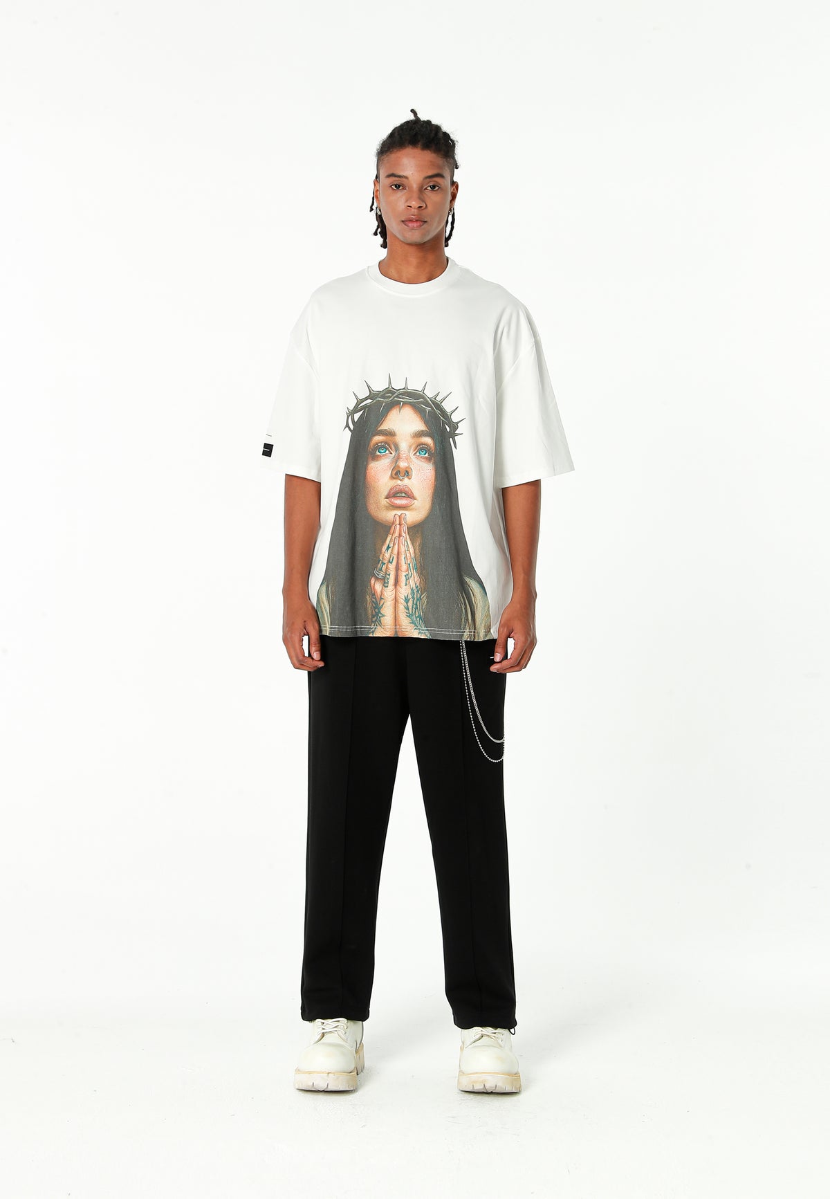 Camiseta Faces de algodón mercerizado con print de gran formato | MWM [PS_COLORS:WHITE]