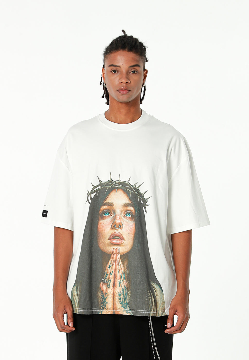 Camiseta Faces de algodón mercerizado con print de gran formato | MWM [PS_COLORS:WHITE]