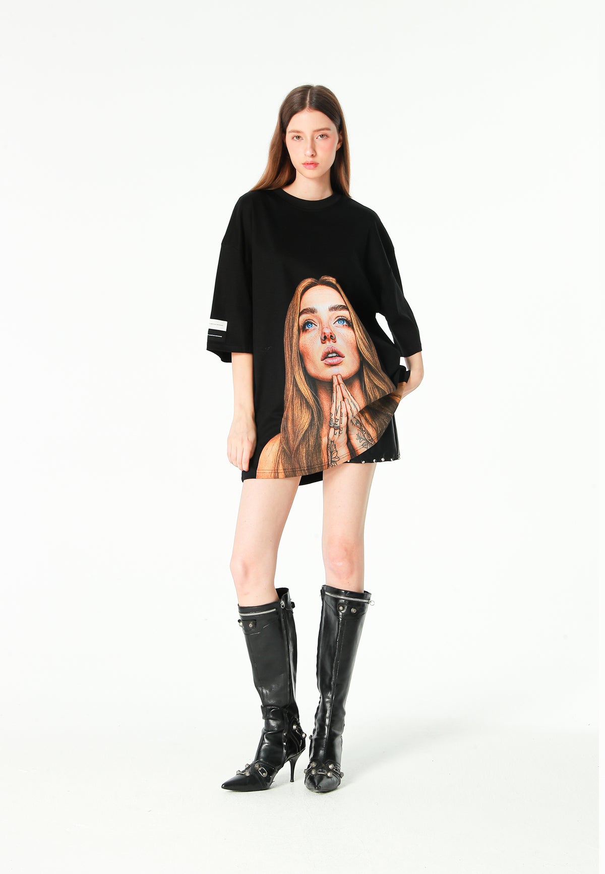 Camiseta Faces de algodón mercerizado con print de gran formato | MWM [PS_COLORS:BLACK]