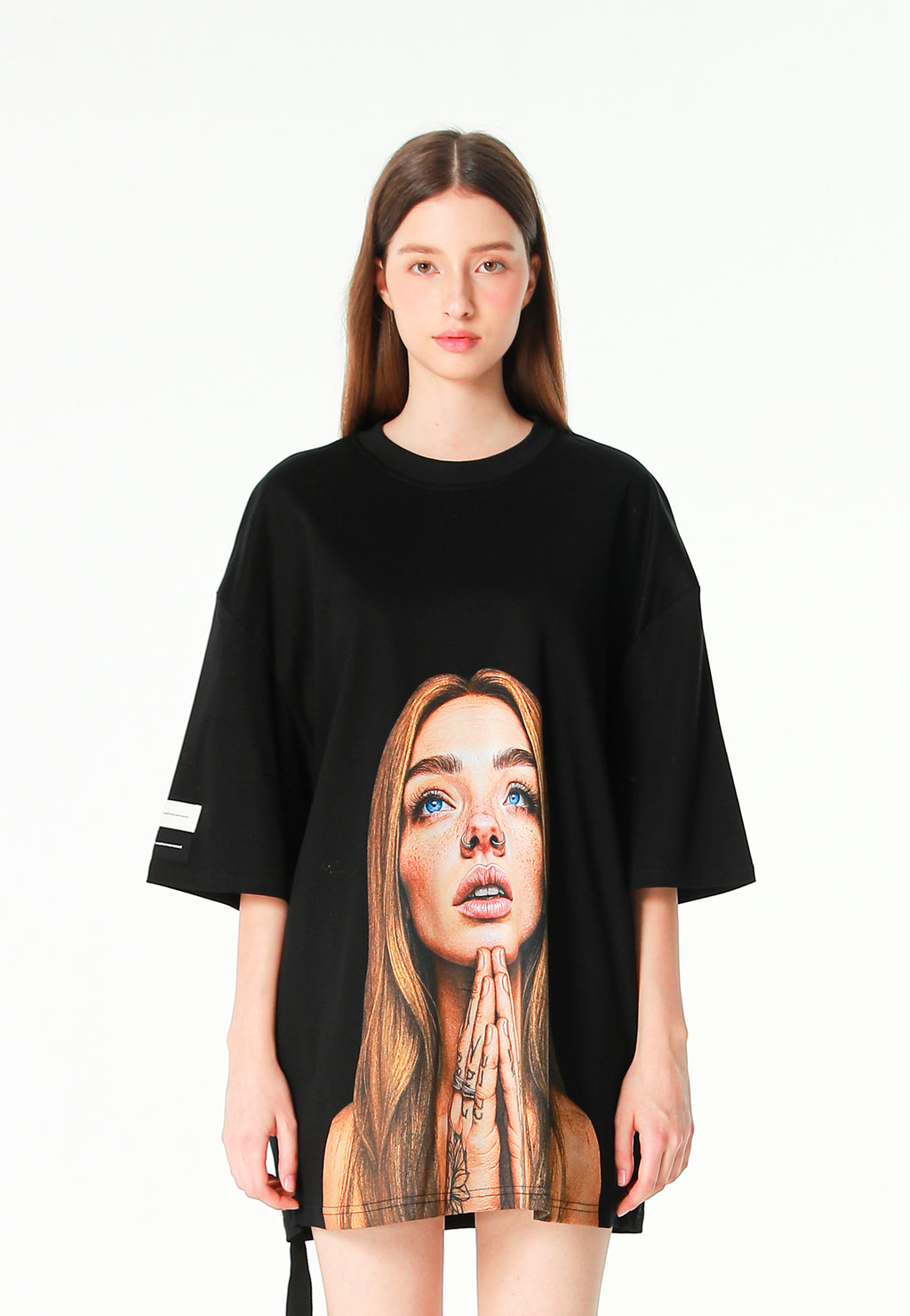 Camiseta Faces de algodón mercerizado con print de gran formato | MWM [PS_COLORS:BLACK]
