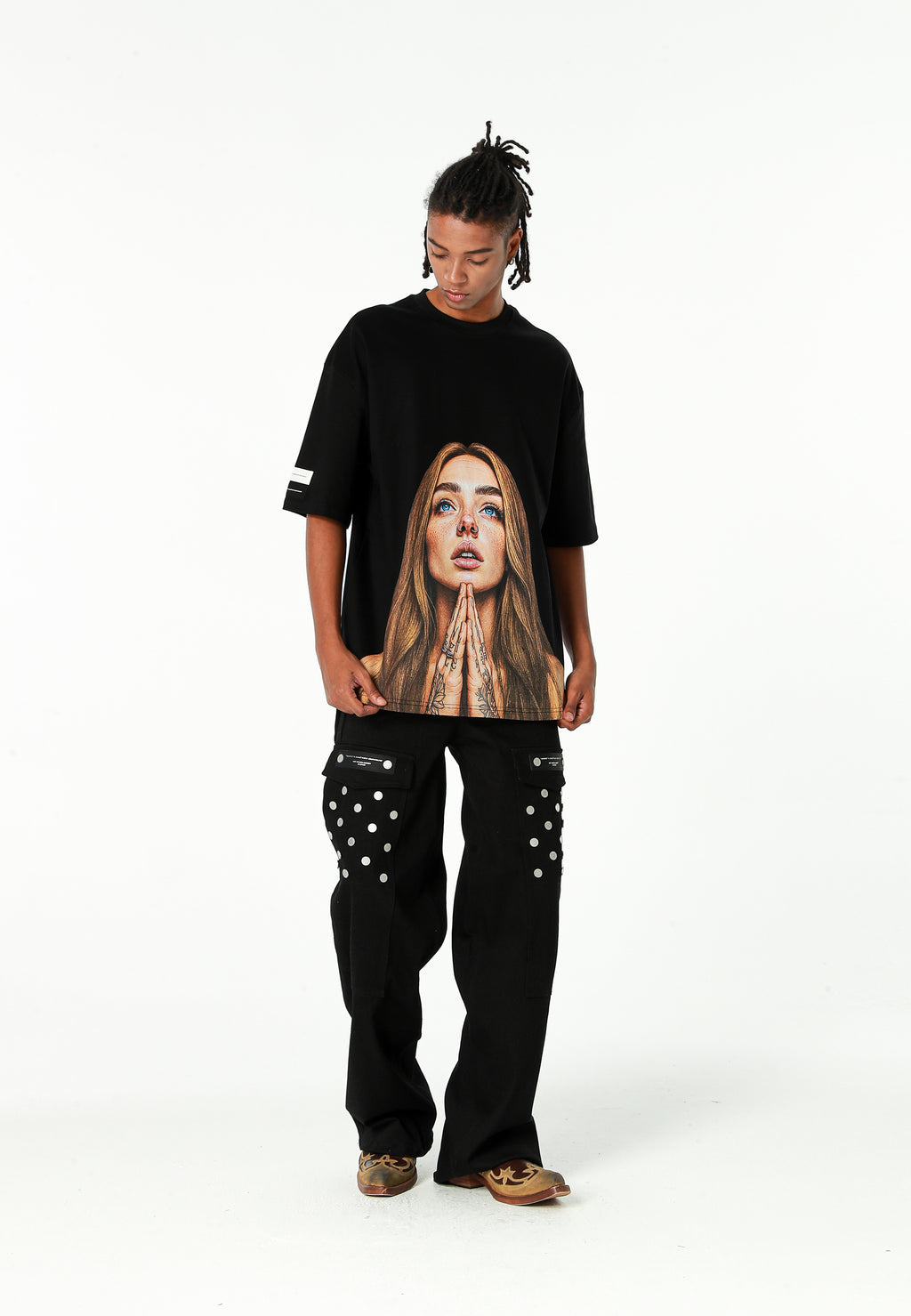 Camiseta Faces de algodón mercerizado con print de gran formato | MWM [PS_COLORS:BLACK]