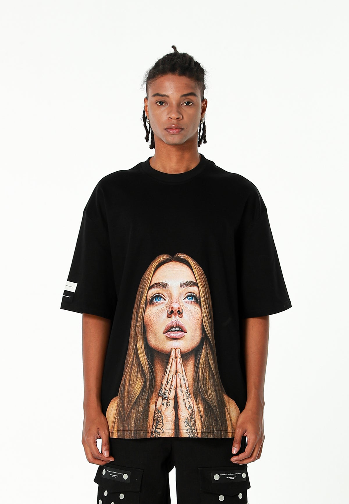 Camiseta Faces de algodón mercerizado con print de gran formato | MWM [PS_COLORS:BLACK]