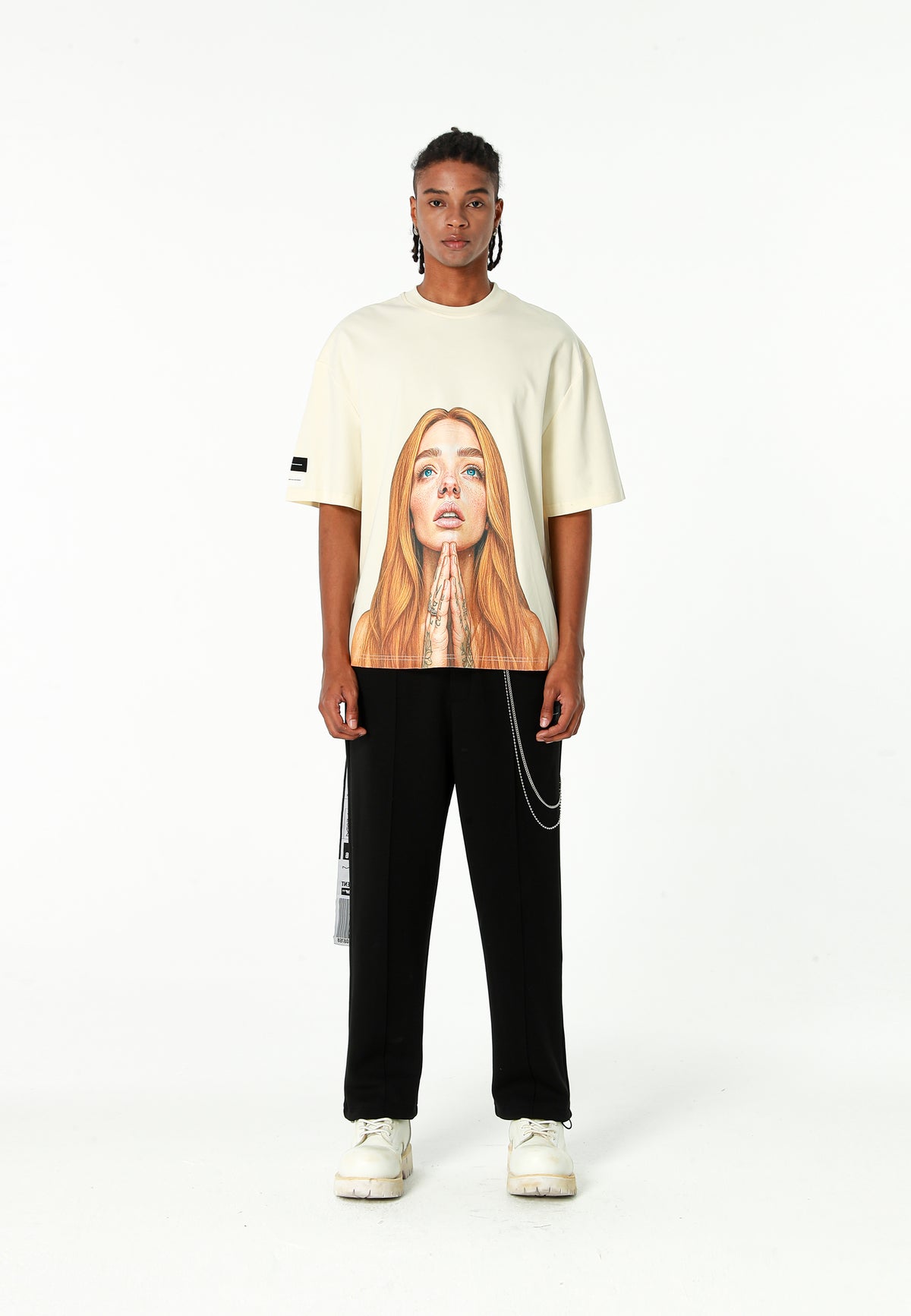Camiseta Faces de algodón mercerizado con print de gran formato | MWM [PS_COLORS:ECRU]