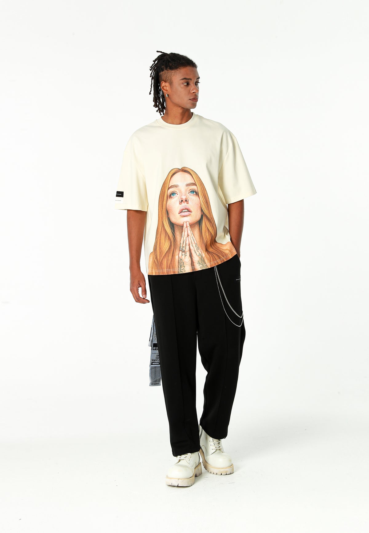 Camiseta Faces de algodón mercerizado con print de gran formato | MWM [PS_COLORS:ECRU]