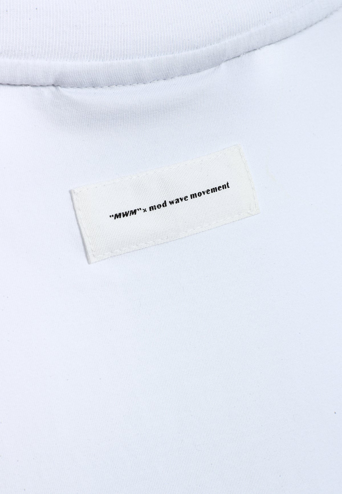 Camiseta de mujer TEDDY Mike Bag corta con gran parche frontal y detalles en mangas | MWM [PS_COLORS:WHITE]