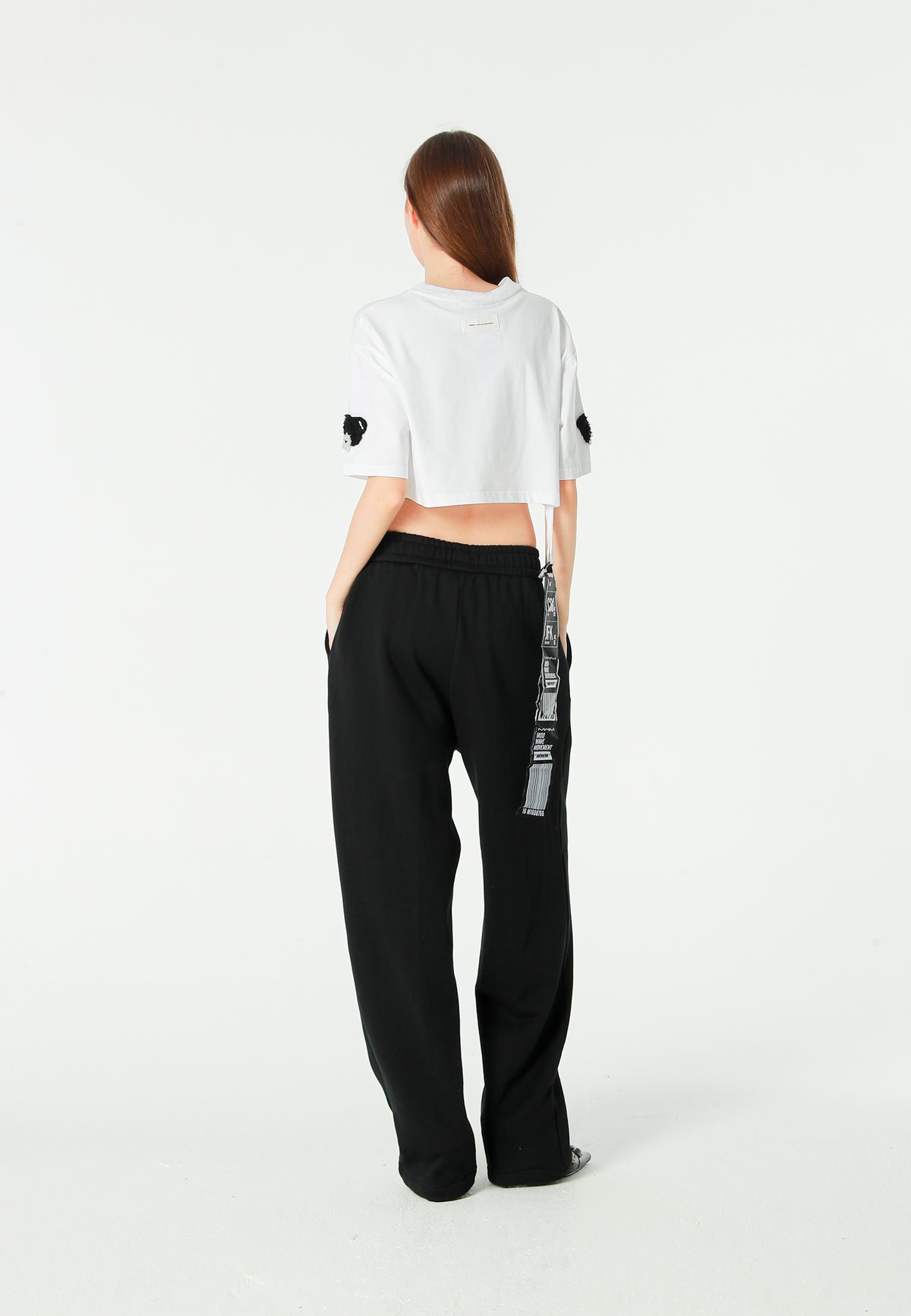 Camiseta de mujer TEDDY Mike Bag corta con gran parche frontal y detalles en mangas | MWM [PS_COLORS:WHITE]