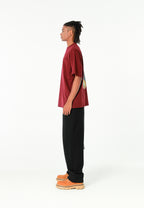 Camiseta TEDDY de corte regular con print patchwork 3D en la espalda | MWM [PS_COLORS:BURGUNDY]