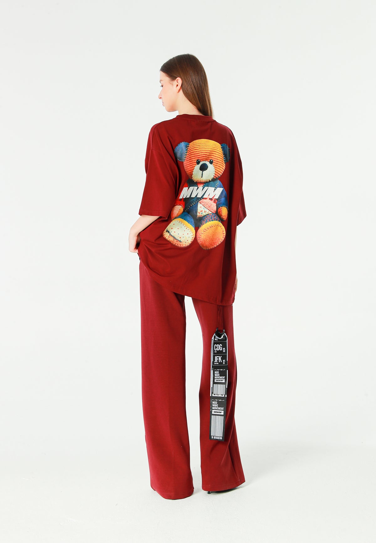 Camiseta TEDDY de corte regular con print patchwork 3D en la espalda | MWM [PS_COLORS:BURGUNDY]