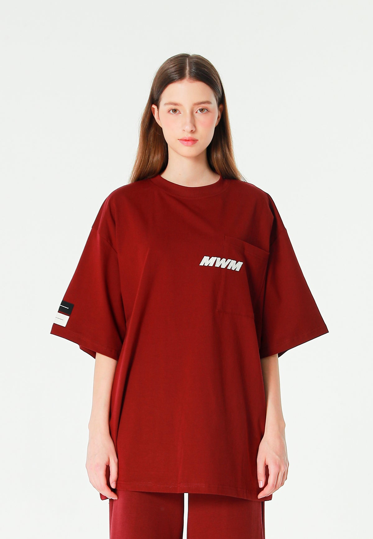 Camiseta TEDDY de corte regular con print patchwork 3D en la espalda | MWM [PS_COLORS:BURGUNDY]