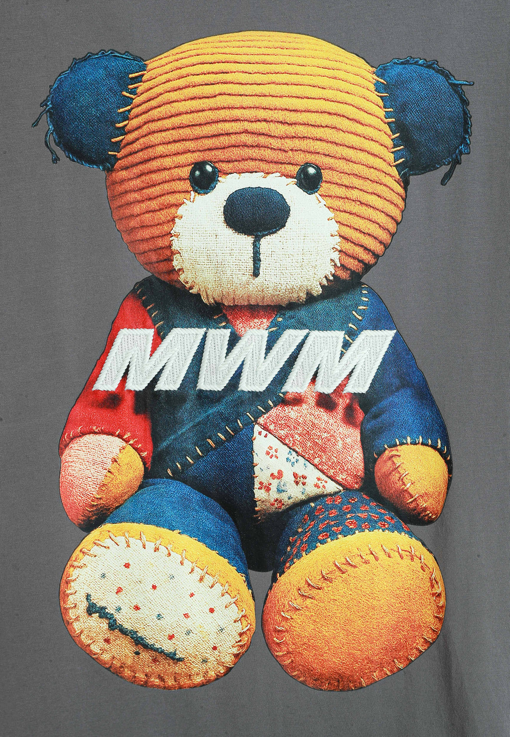 Camiseta TEDDY de corte regular con print patchwork 3D en la espalda | MWM [PS_COLORS:GREY]