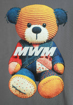 Camiseta TEDDY de corte regular con print patchwork 3D en la espalda | MWM [PS_COLORS:GREY]