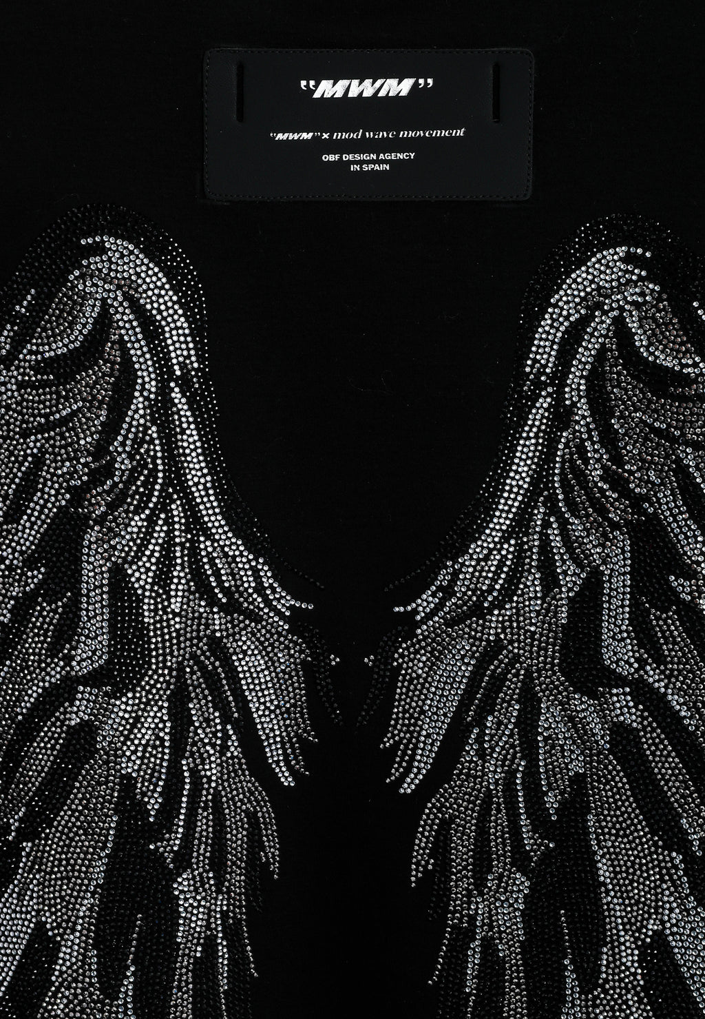 Camiseta Wings de corte relajado con alas de strass en la espalda | MWM [PS_COLORS:BLACK]