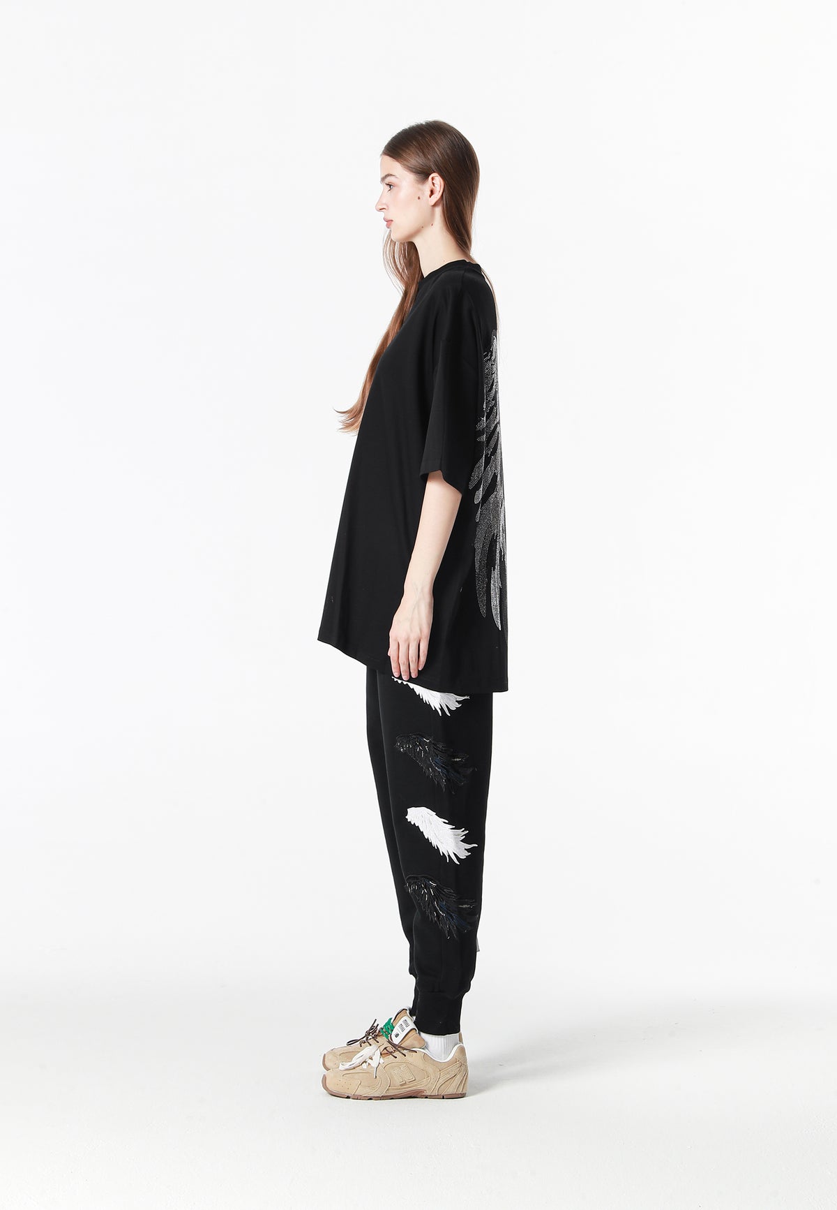 Camiseta Wings de corte relajado con alas de strass en la espalda | MWM [PS_COLORS:BLACK]