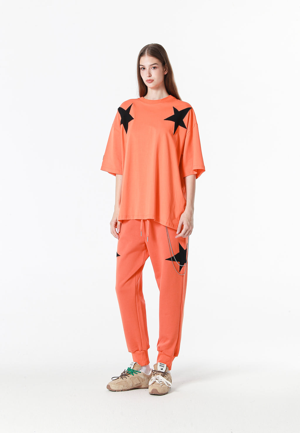 Camiseta Wings de corte relajado con estrellas frontales y doble parche de alas en la espalda | MWM [PS_COLORS:ORANGE]