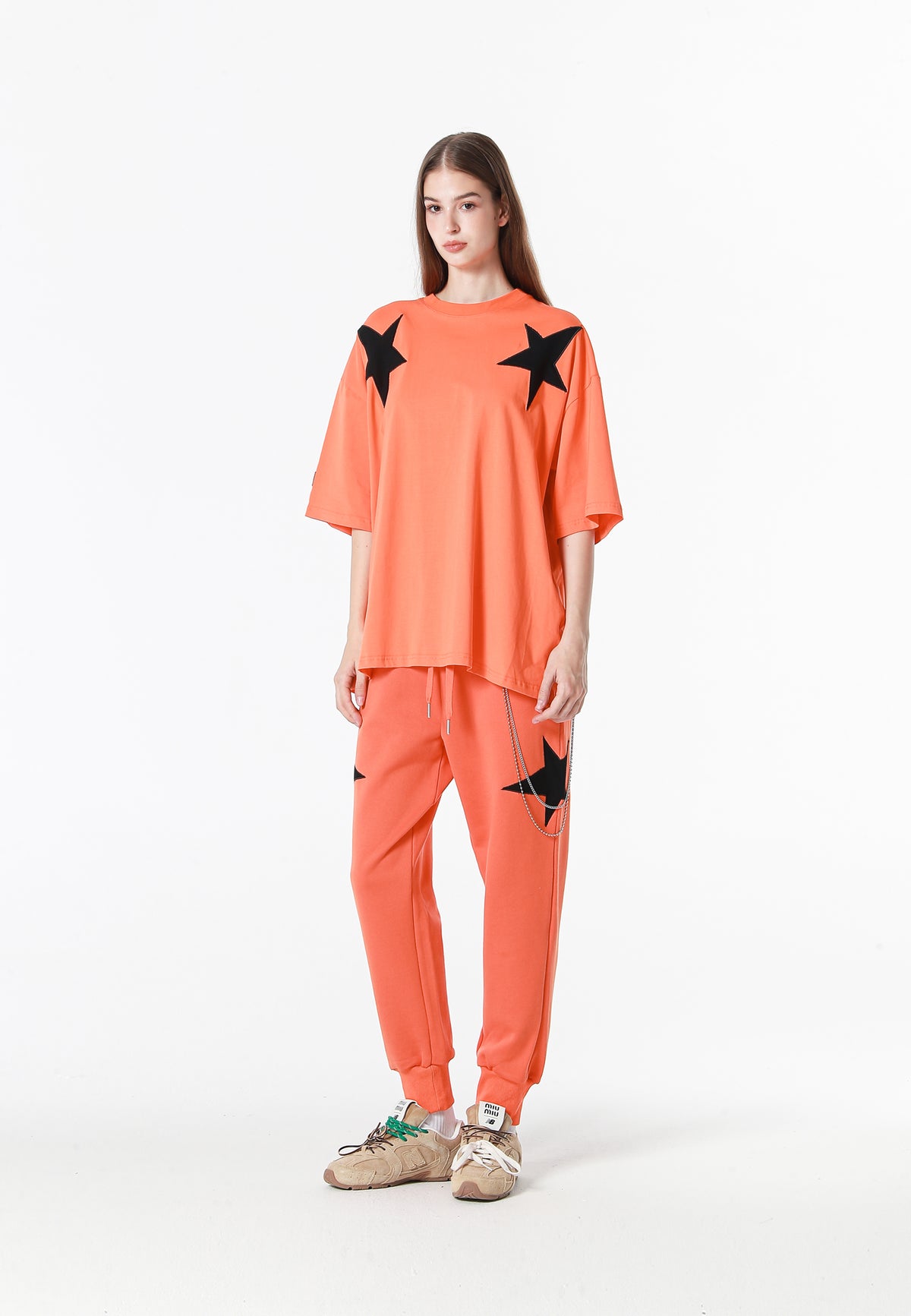 Camiseta Wings de corte relajado con estrellas frontales y doble parche de alas en la espalda | MWM [PS_COLORS:ORANGE]