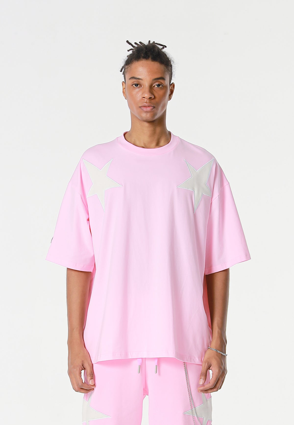 Camiseta Wings de corte relajado con estrellas frontales y doble parche de alas en la espalda | MWM [PS_COLORS:PINK]
