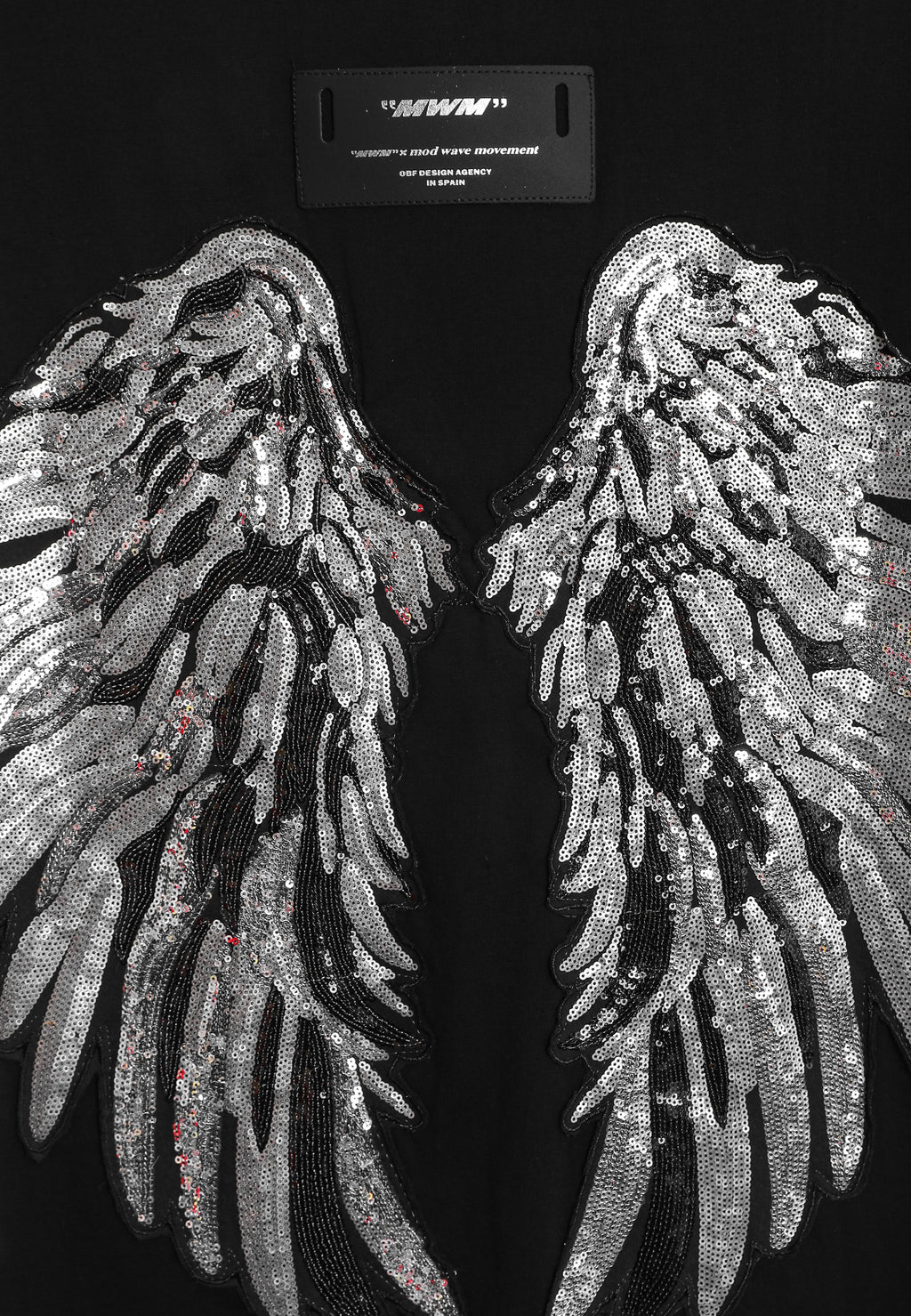 Camiseta Wings de corte relajado con alas de tachuelas en la espalda | MWM [PS_COLORS:BLACK]