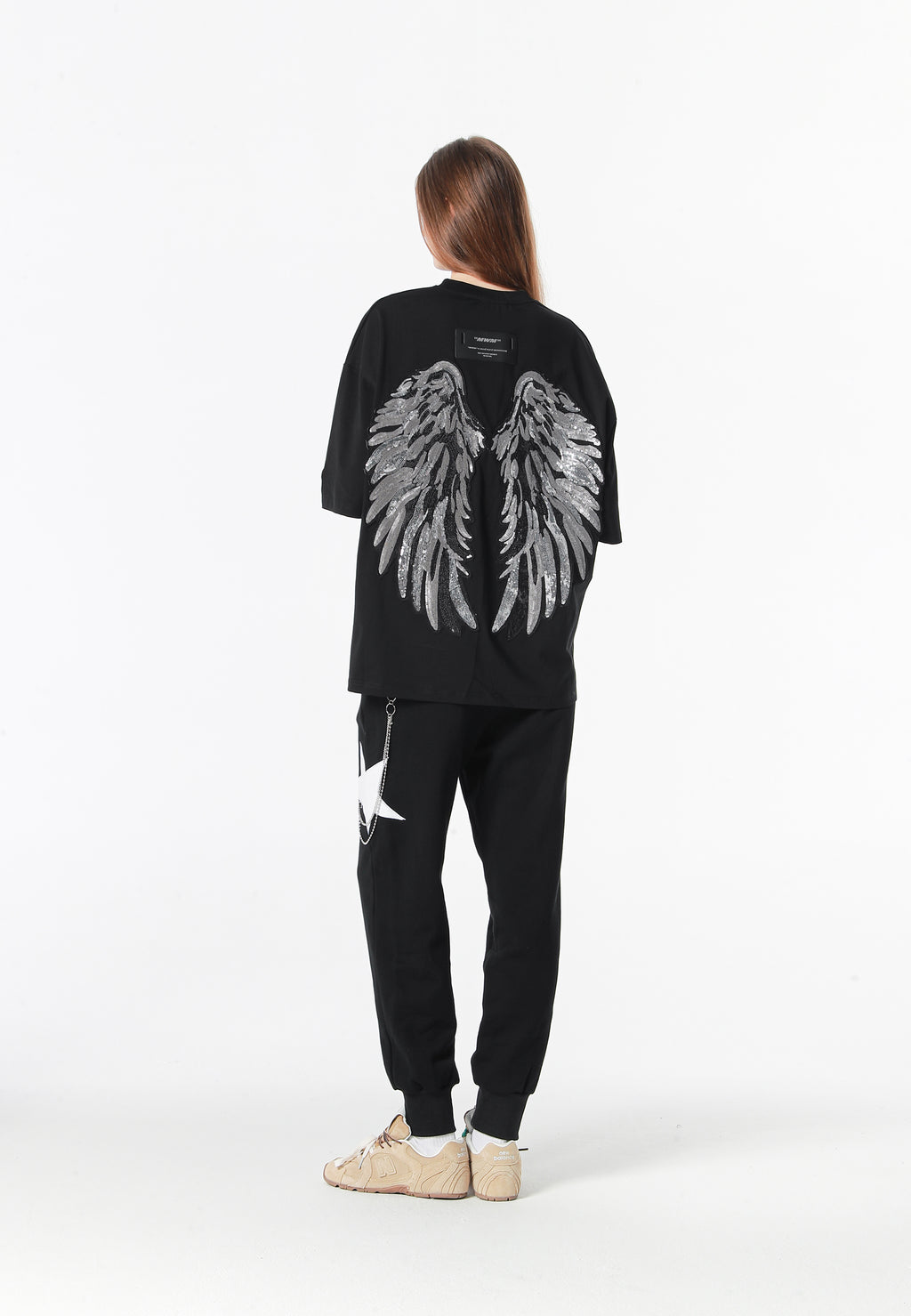 Camiseta Wings de corte relajado con alas de tachuelas en la espalda | MWM [PS_COLORS:BLACK]