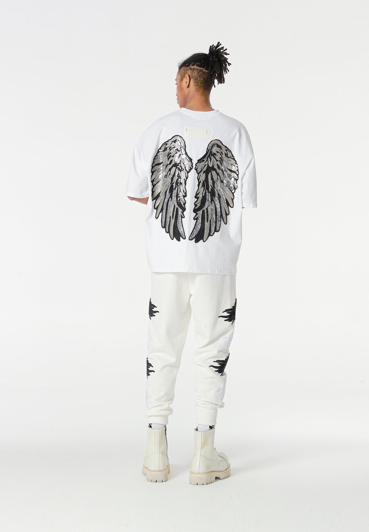 Camiseta Wings de corte relajado con alas de tachuelas en la espalda | MWM [PS_COLORS:WHITE]