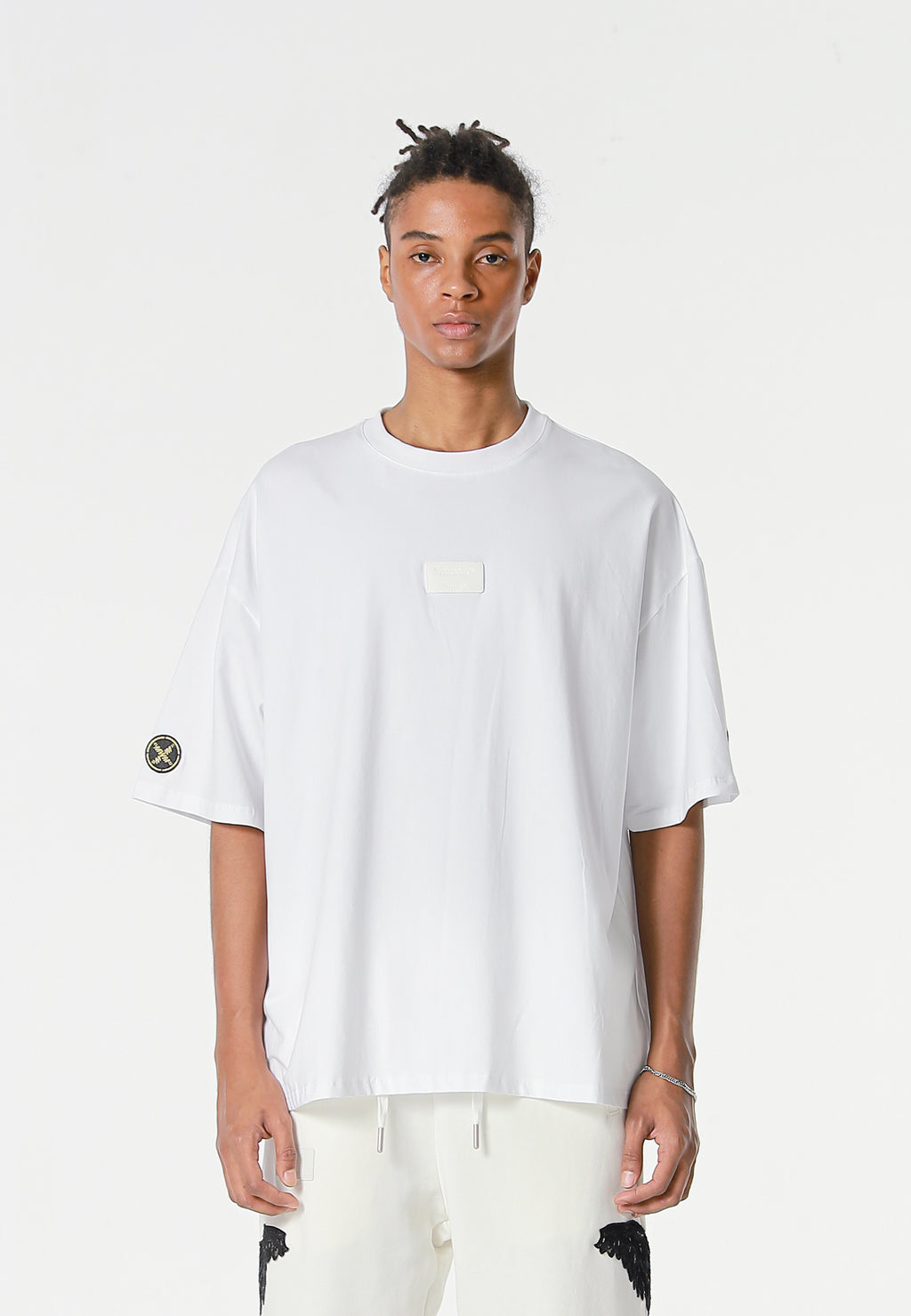 Camiseta Wings de corte relajado con alas de tachuelas en la espalda | MWM [PS_COLORS:WHITE]