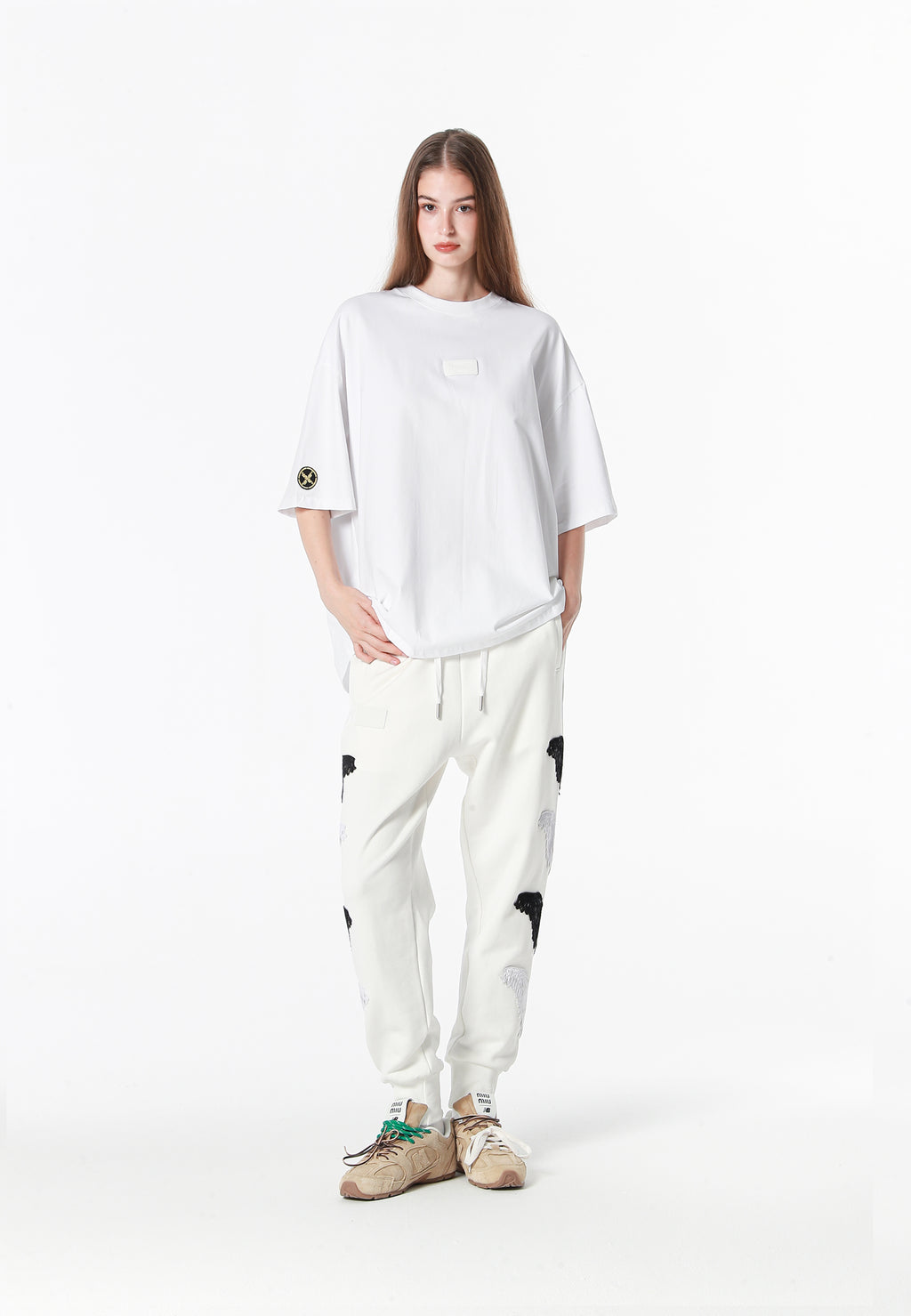 Camiseta Wings de corte relajado con alas de tachuelas en la espalda | MWM [PS_COLORS:WHITE]