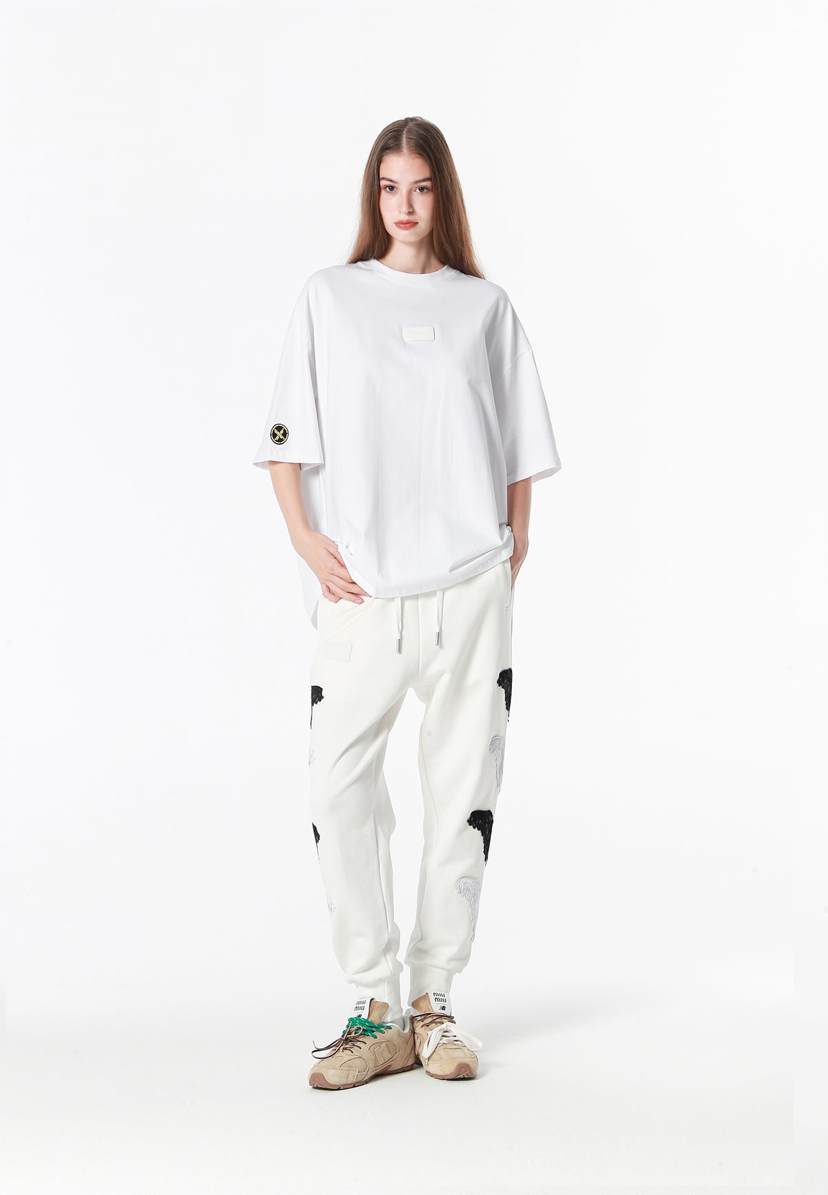 Camiseta Wings de corte relajado con alas de tachuelas en la espalda | MWM [PS_COLORS:WHITE]