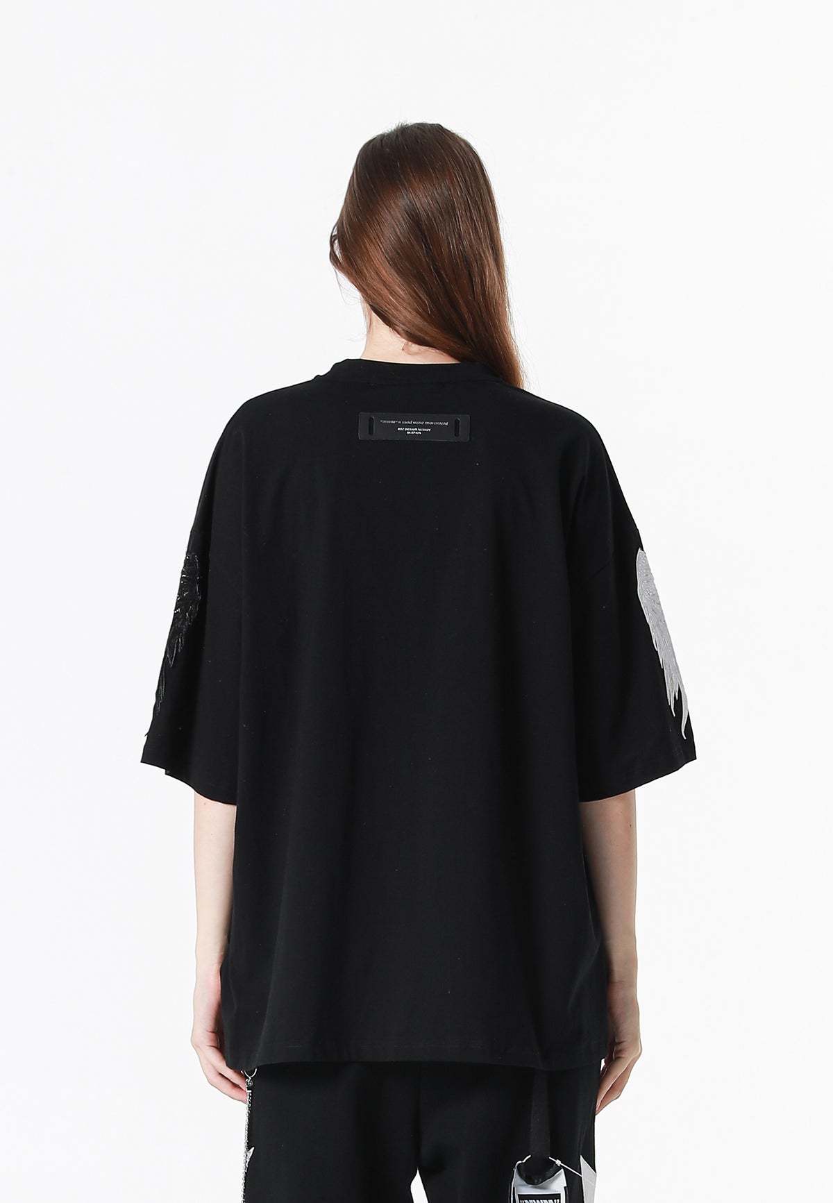 Camiseta Wings de corte relajado con parches Mini Wings en las mangas | MWM [PS_COLORS:BLACK]