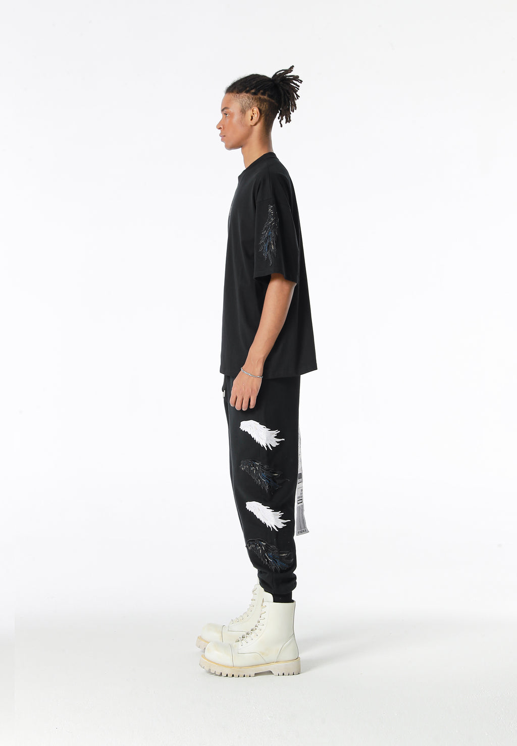 Camiseta Wings de corte relajado con parches Mini Wings en las mangas | MWM [PS_COLORS:BLACK]