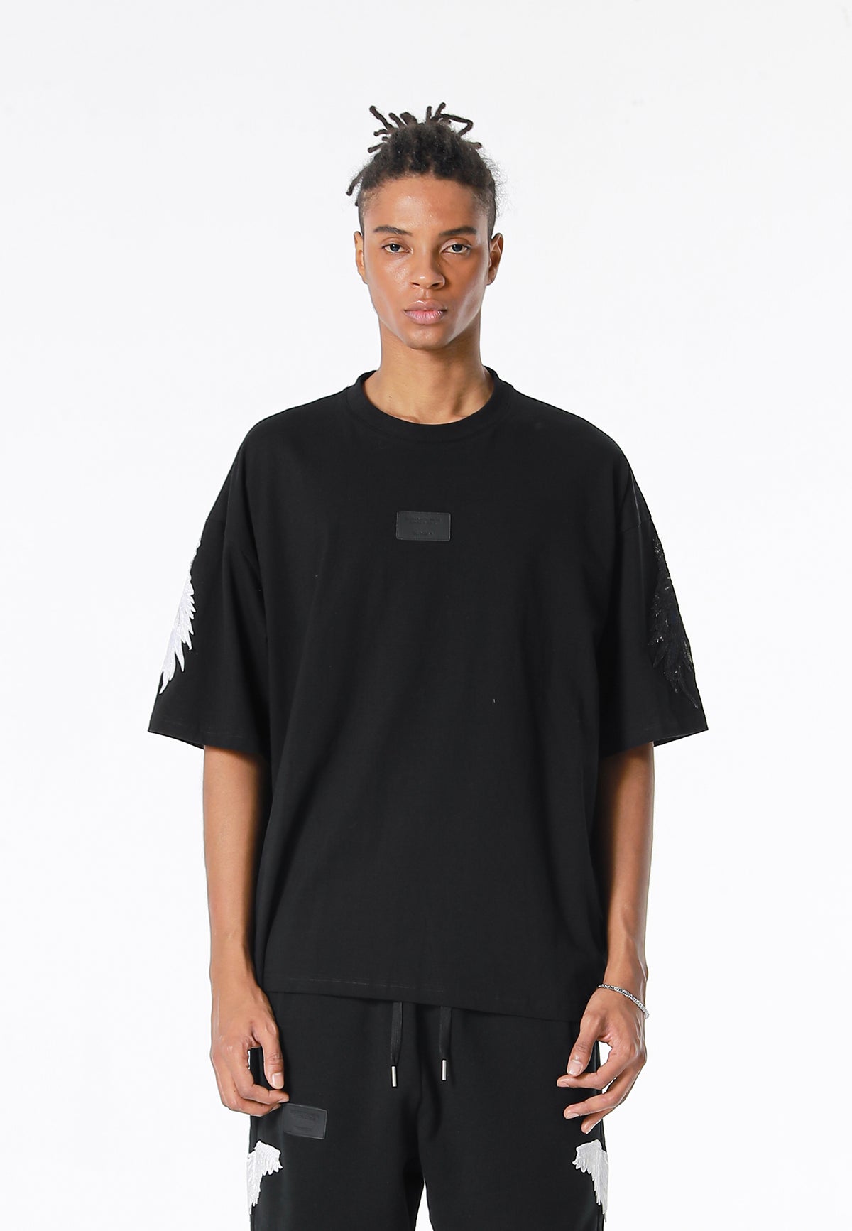 Camiseta Wings de corte relajado con parches Mini Wings en las mangas | MWM [PS_COLORS:BLACK]
